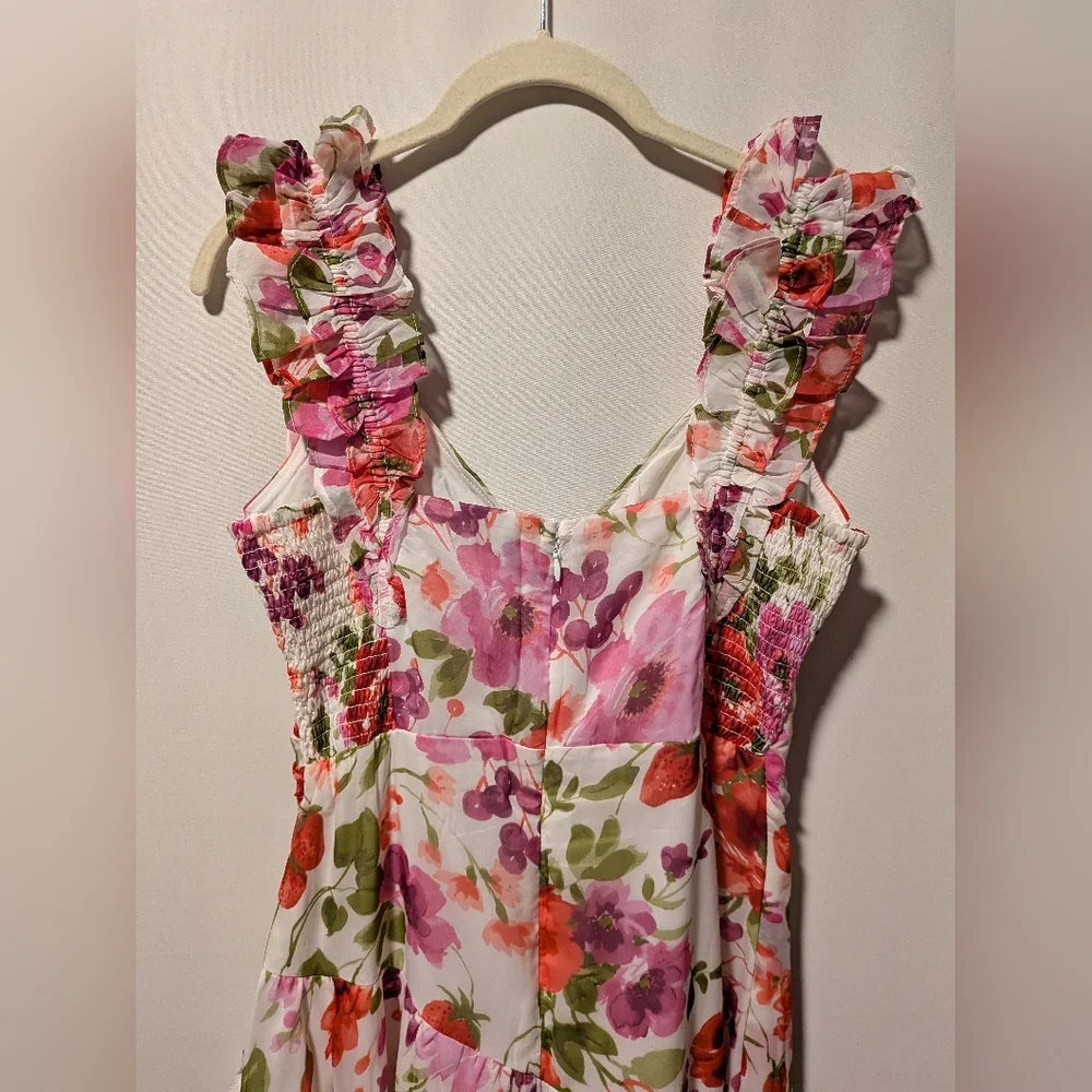 NWT Abercrombie & Fitch White Floral Strawberry Ruffle Flowy Dress Size Medium